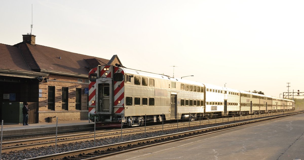 4-Block Walk to Naperville BNSF Express Metra Station (32 Min to Loop)
